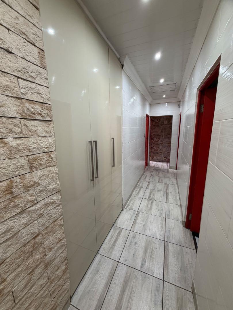 5 Bedroom Property for Sale in Elim Western Cape